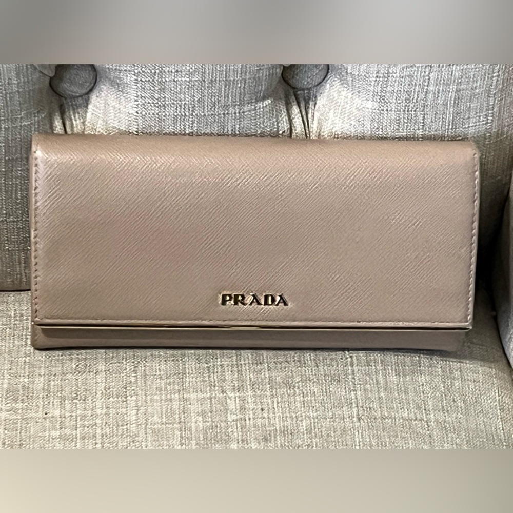 PRADA Saffiano Metal Bar Continental Flap Wallet Argila - Picture 15 of 16